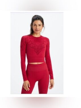 Fabletics SET Red Long-Sleeve Lace-Detail Crop top and matching leggings LARGE